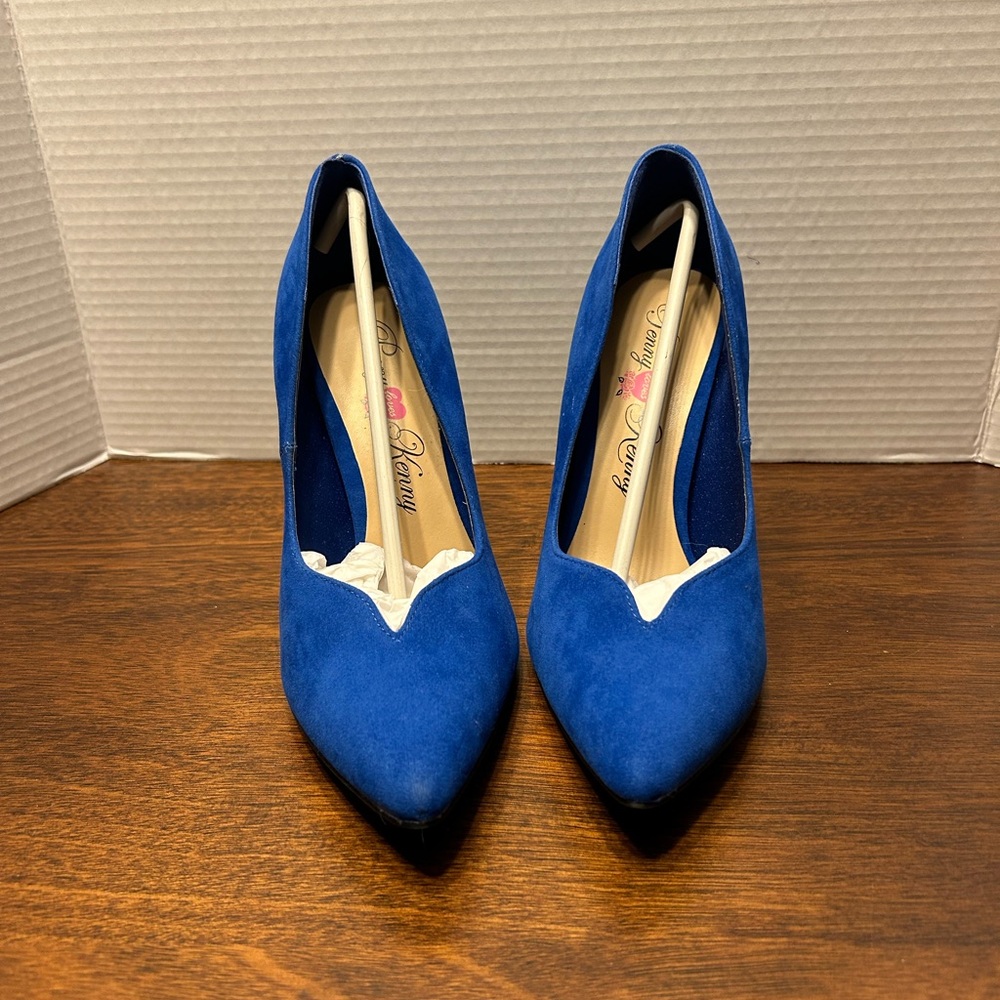 Penny Loves Kenny womens Size 7 1/2 M The style is shiver Blue Velvet